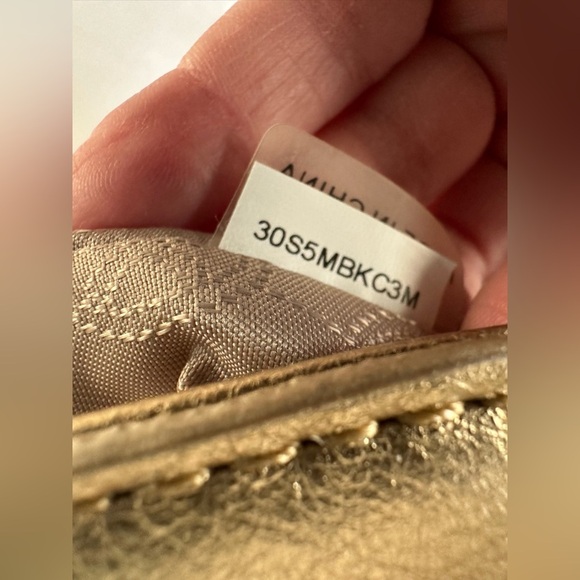 Michael Kors Glamorous Gold Berkley Clutch – NWT+ Dust Bag - Picture 7 of 9